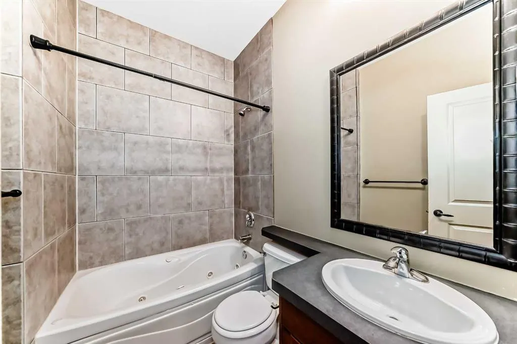 323 13 Avenue SW, #101
