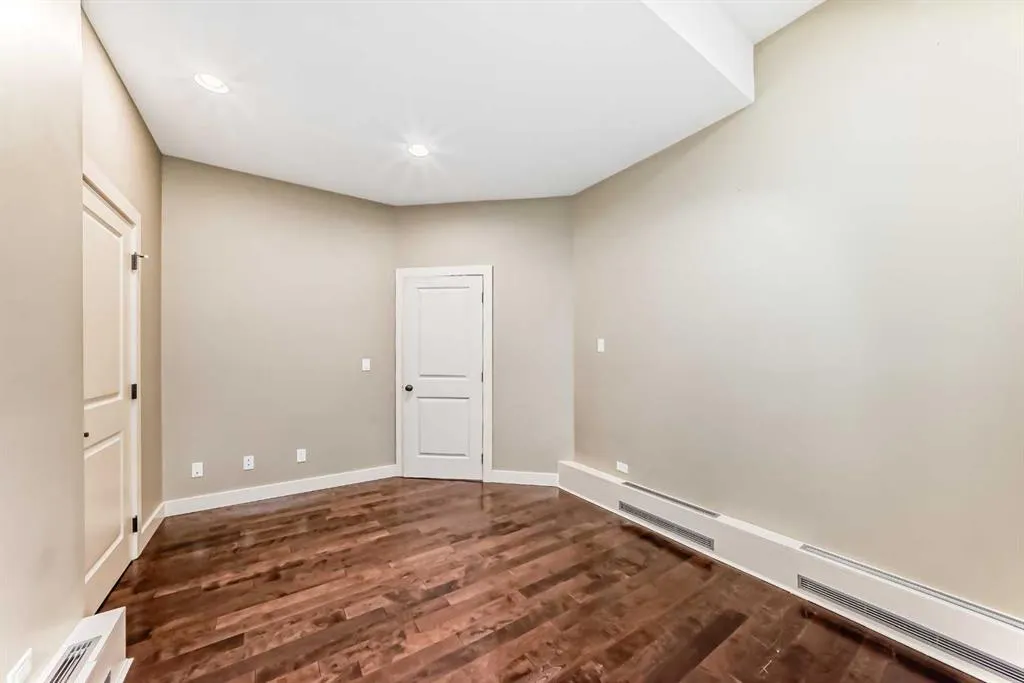323 13 Avenue SW, #101