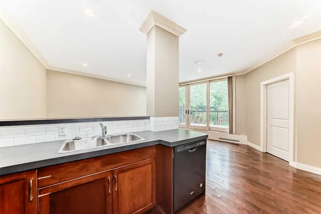323 13 Avenue SW, #101