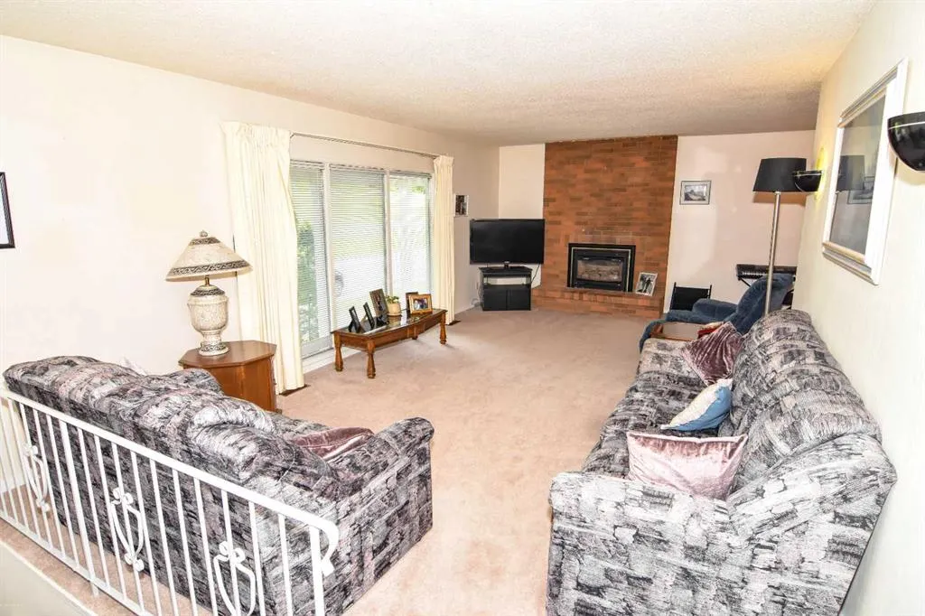 1356 Southdale Crescent SW