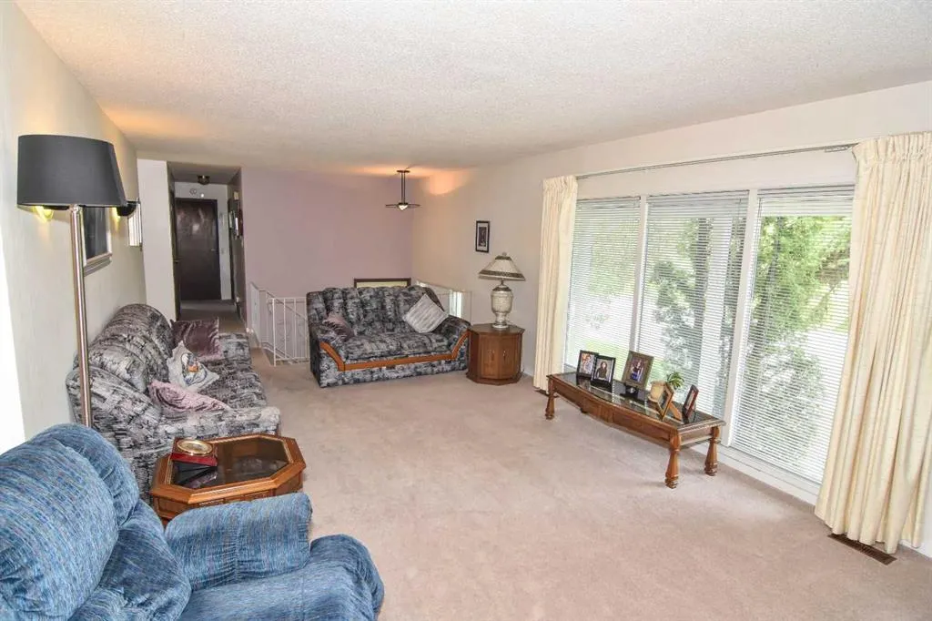 1356 Southdale Crescent SW