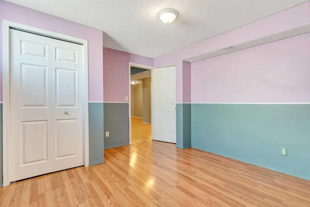 155 Douglas Glen Close SE