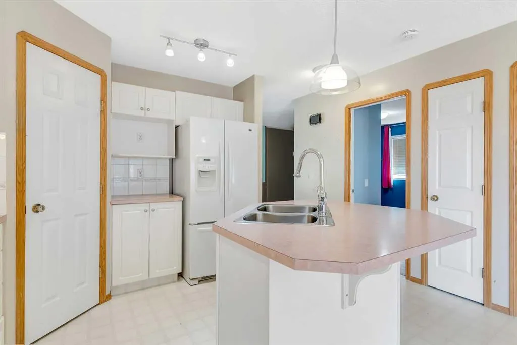 155 Douglas Glen Close SE