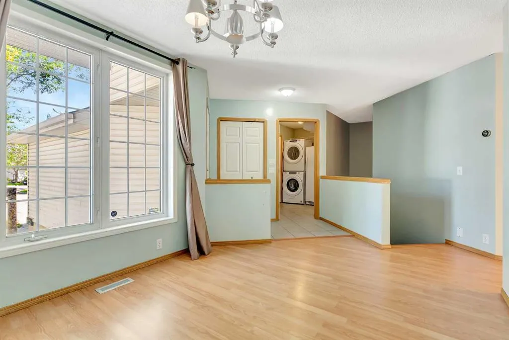 155 Douglas Glen Close SE