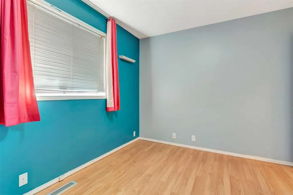 155 Douglas Glen Close SE