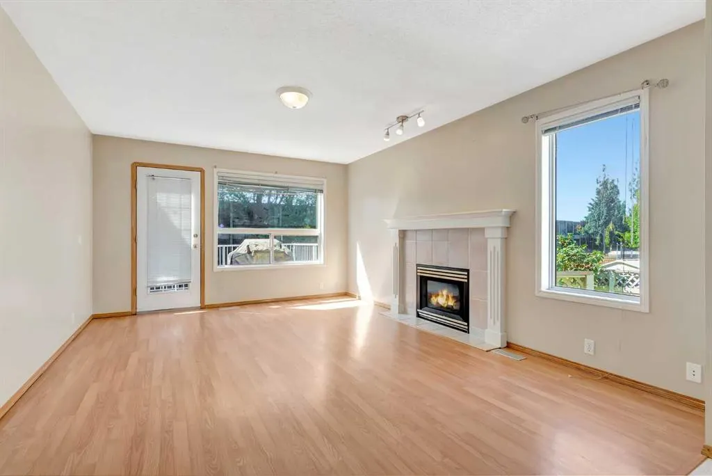 155 Douglas Glen Close SE