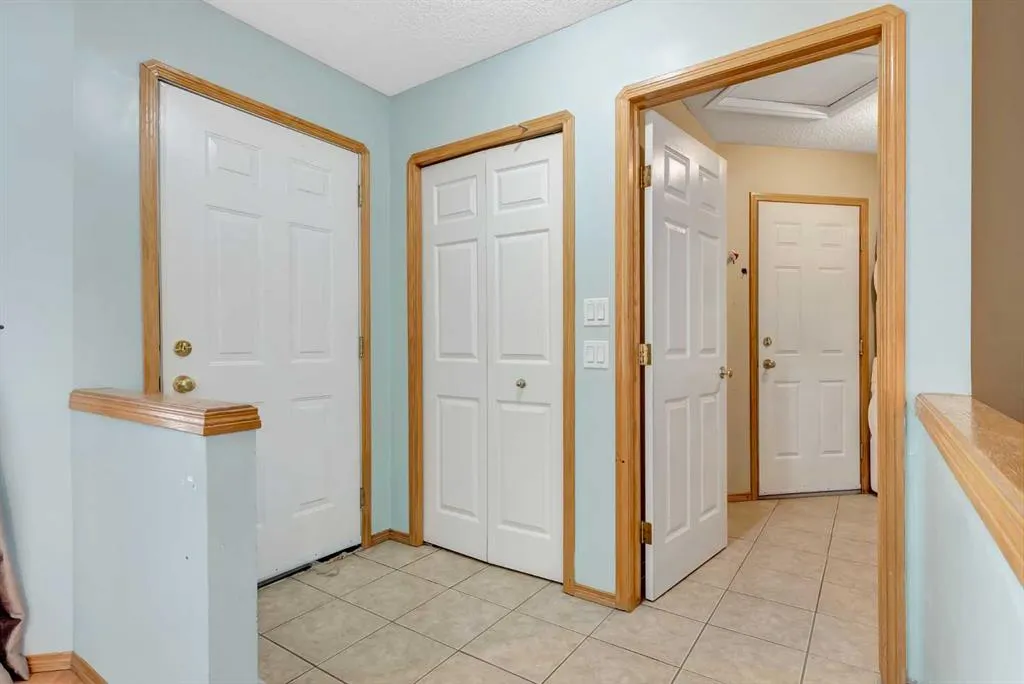 155 Douglas Glen Close SE