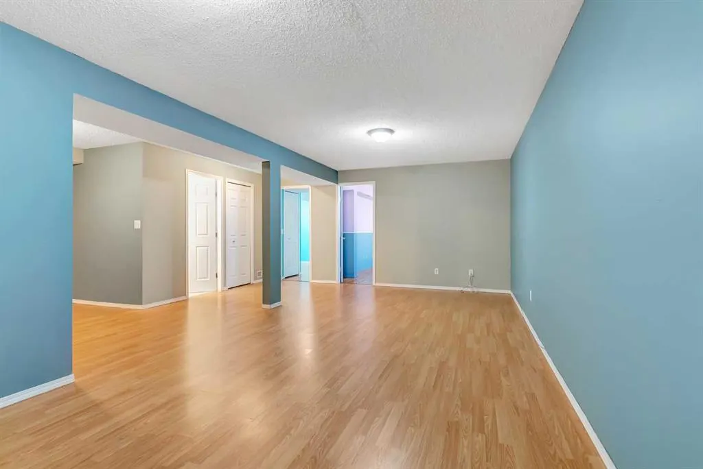 155 Douglas Glen Close SE