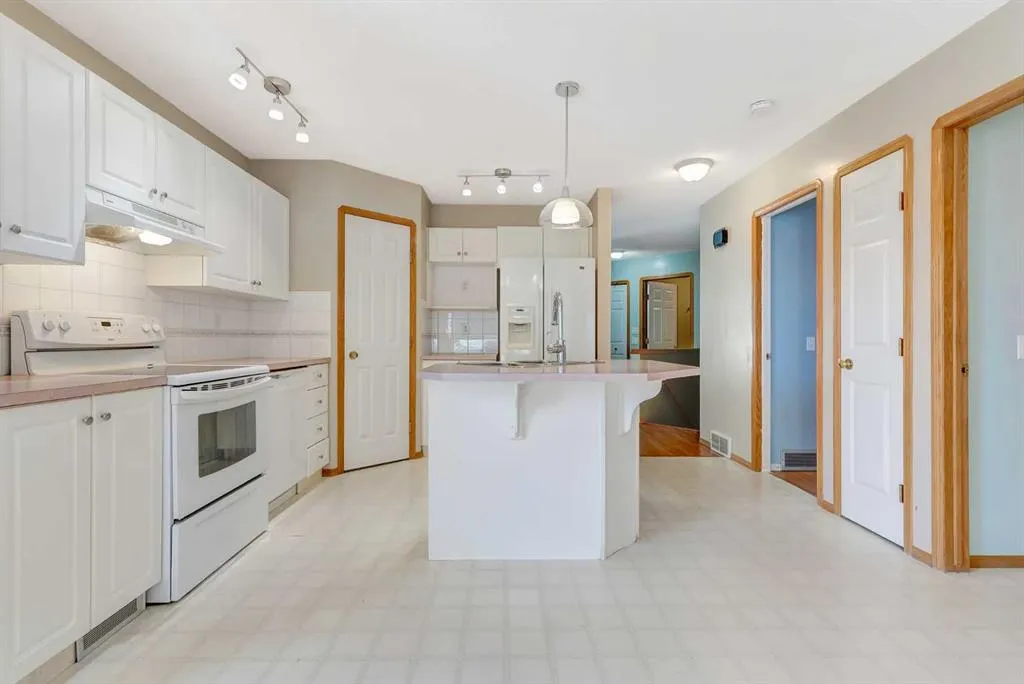 155 Douglas Glen Close SE