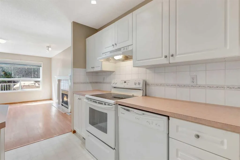 155 Douglas Glen Close SE