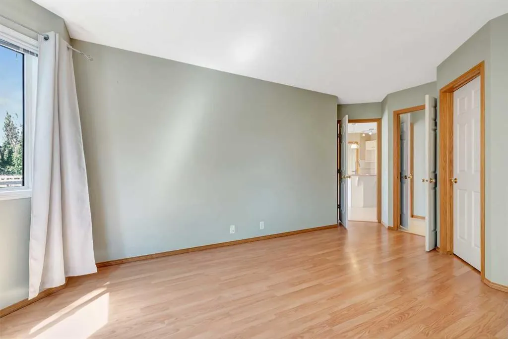 155 Douglas Glen Close SE