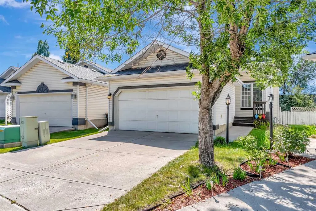 155 Douglas Glen Close SE