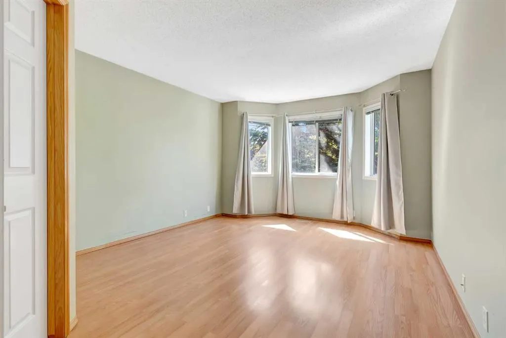 155 Douglas Glen Close SE