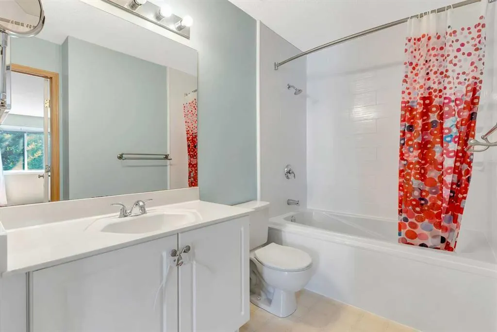 155 Douglas Glen Close SE