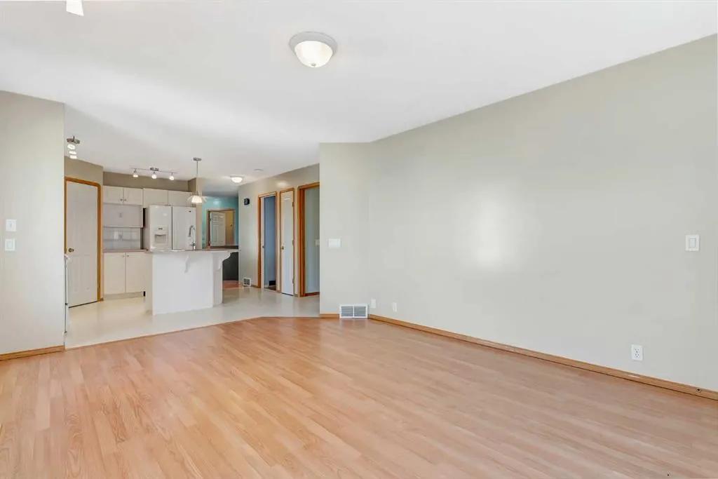 155 Douglas Glen Close SE
