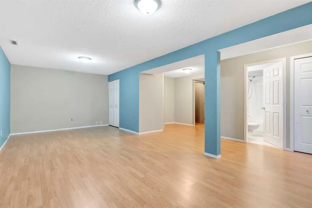 155 Douglas Glen Close SE