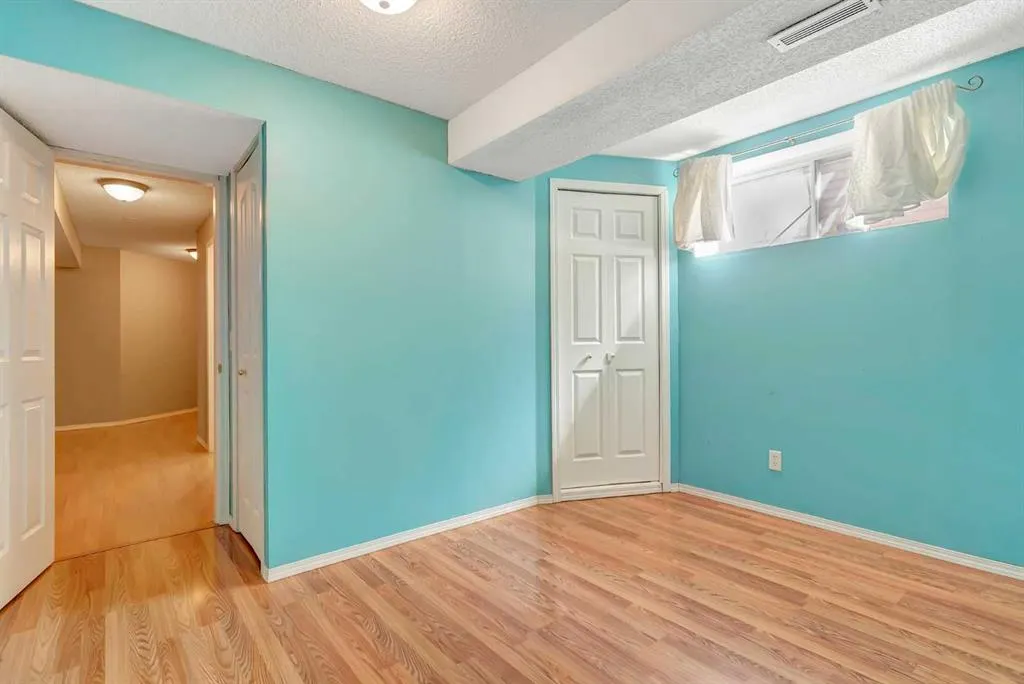 155 Douglas Glen Close SE