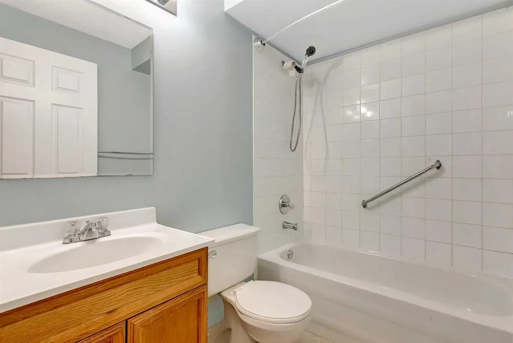 155 Douglas Glen Close SE
