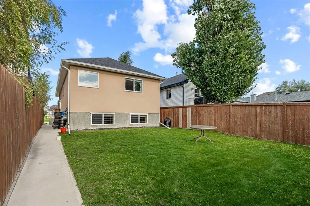 39 Saddlemont Close NE