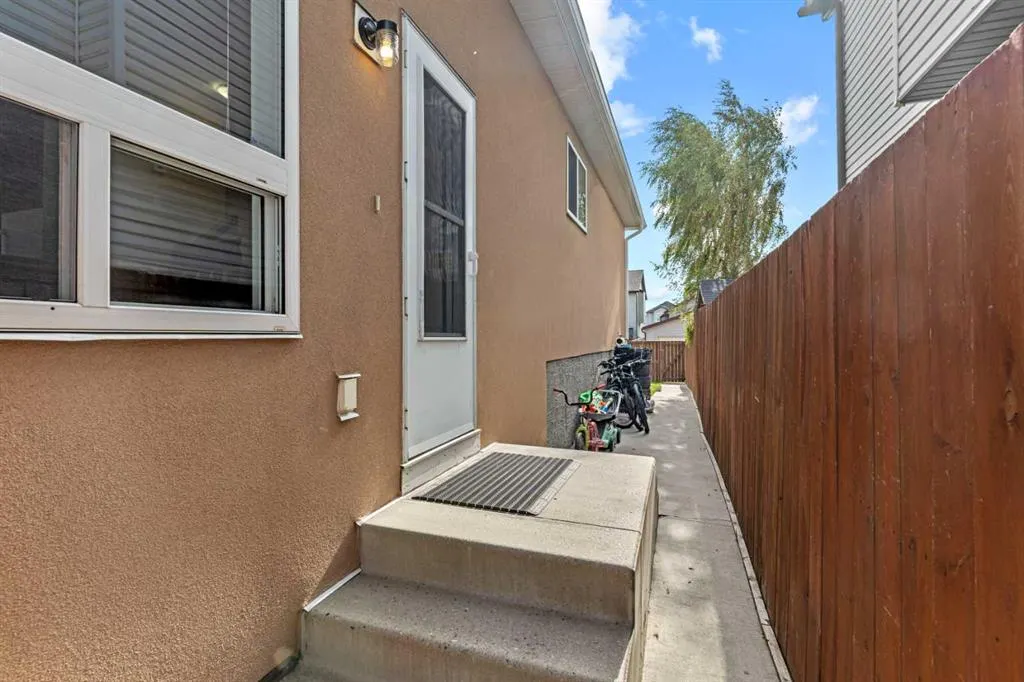 39 Saddlemont Close NE
