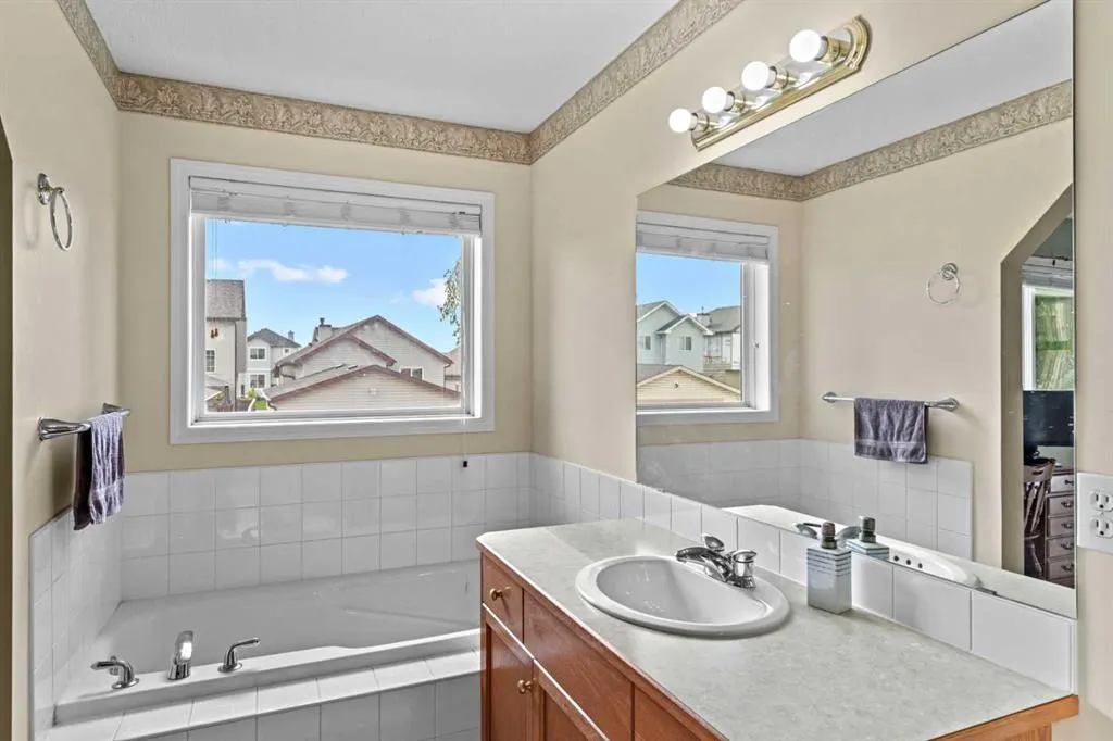 39 Saddlemont Close NE