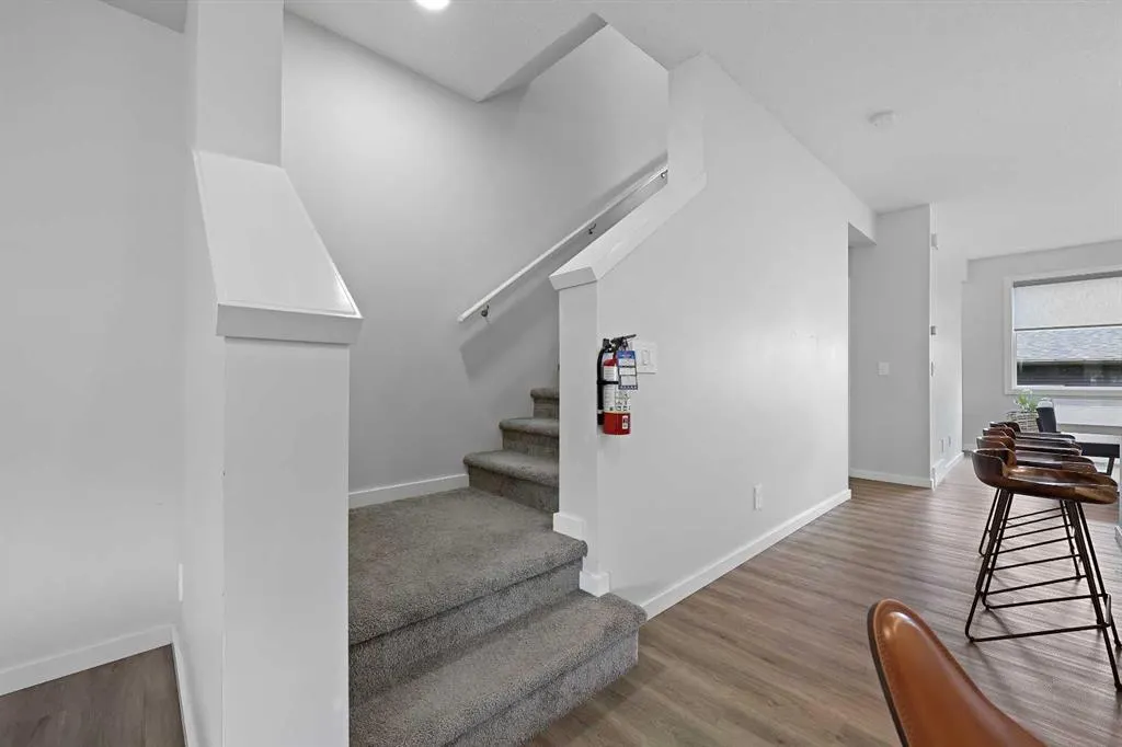543 Livingston Way NE