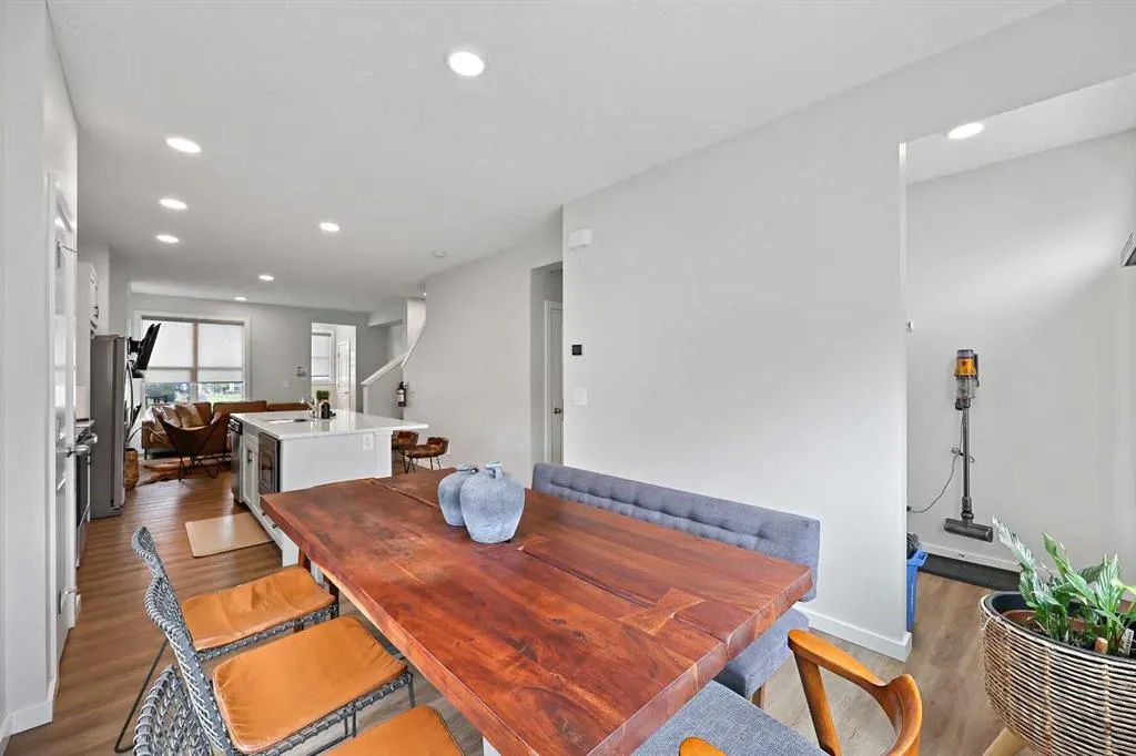 543 Livingston Way NE
