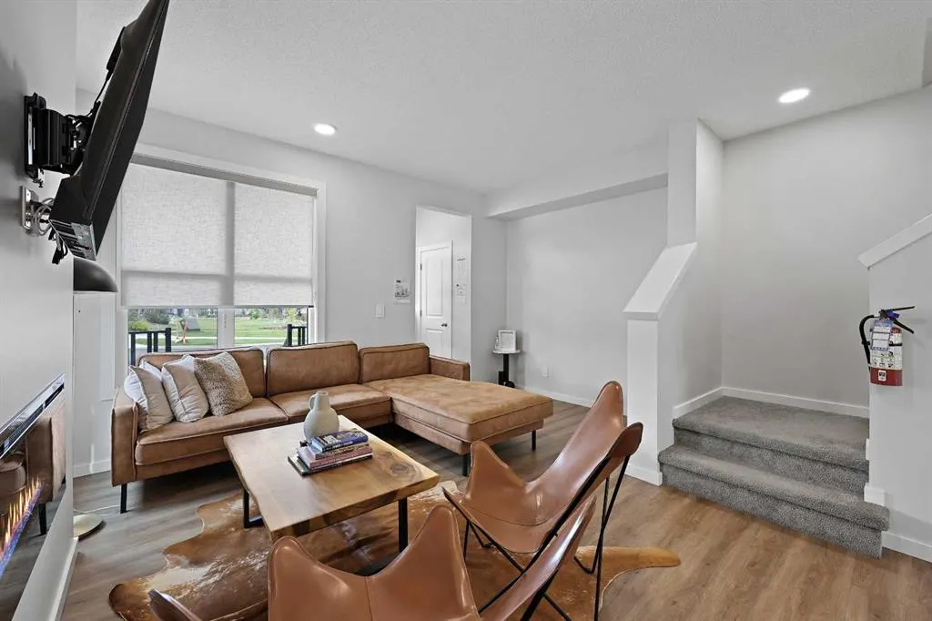 543 Livingston Way NE