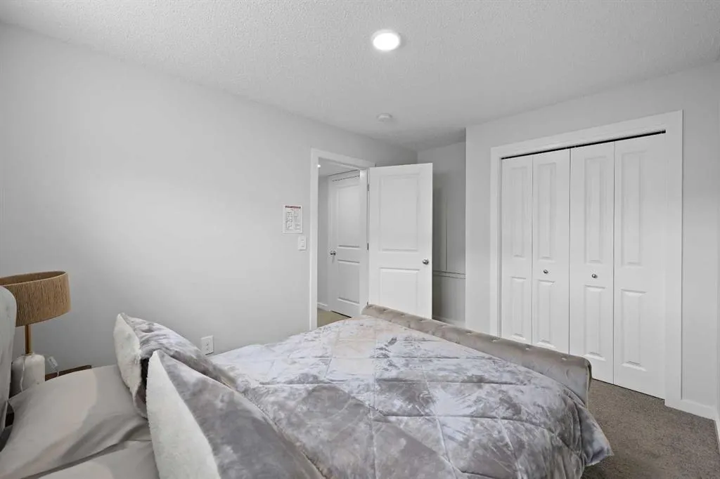 543 Livingston Way NE