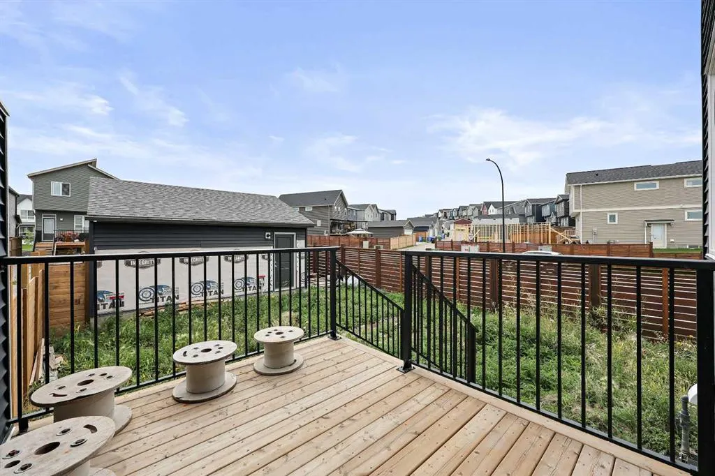543 Livingston Way NE