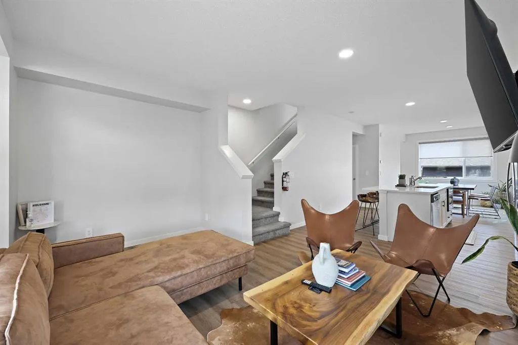 543 Livingston Way NE