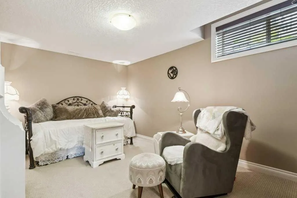 156 Tuscany Ravine Heights NW
