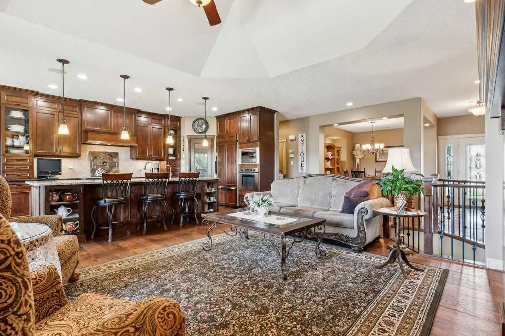 156 Tuscany Ravine Heights NW