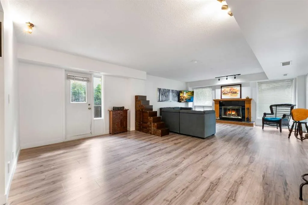 808 4 Avenue NW, #100