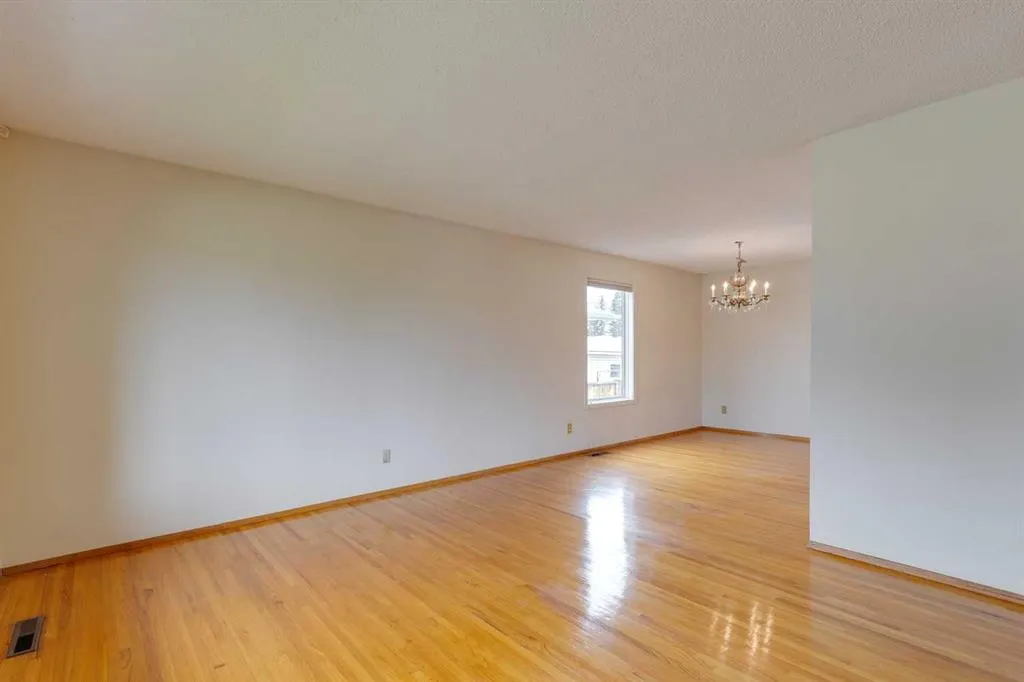 27 Pensacola Close SE