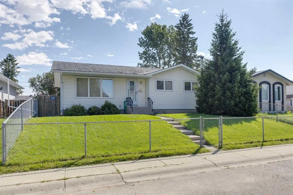 27 Pensacola Close SE