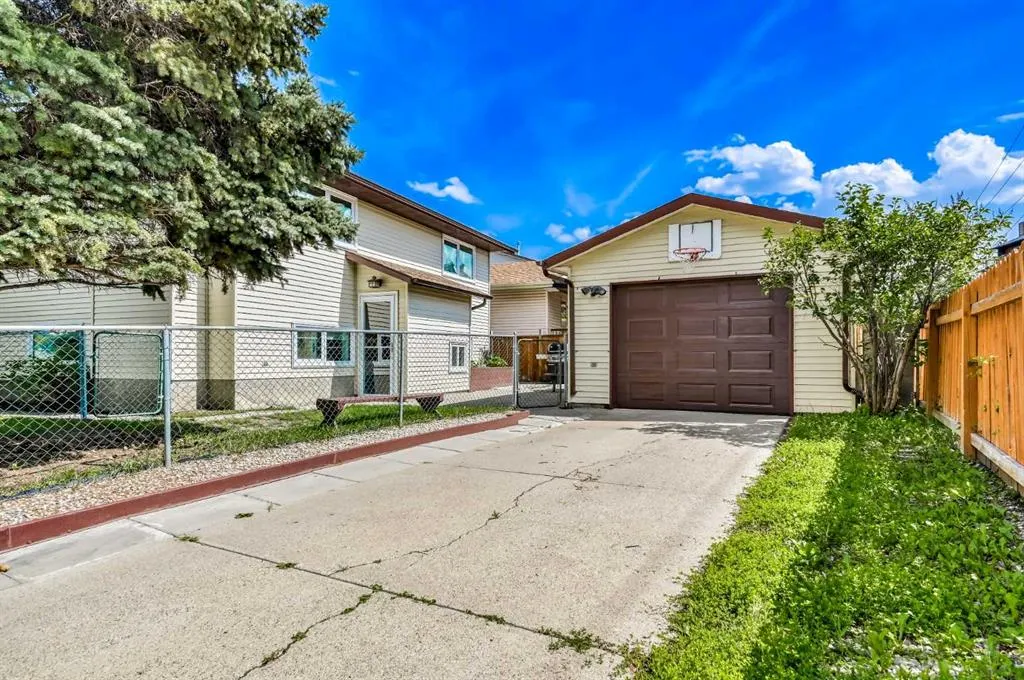 111 Macewan Drive NW