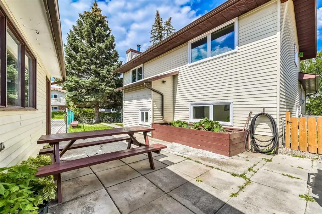111 Macewan Drive NW