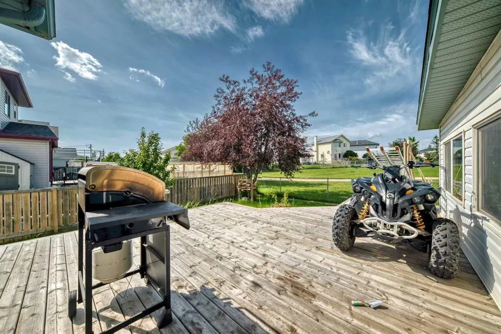 146 Saratoga Close NE