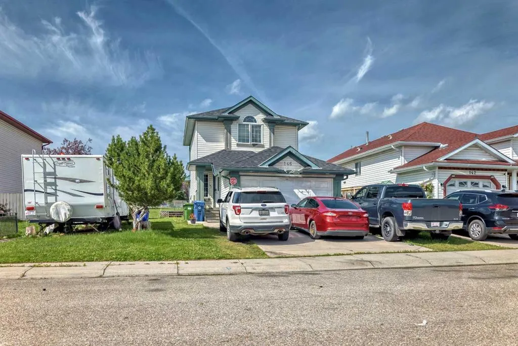 146 Saratoga Close NE