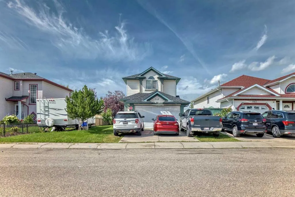 146 Saratoga Close NE
