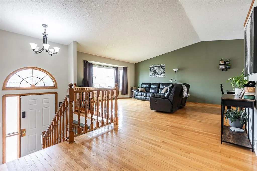 253 Sprague Way SE