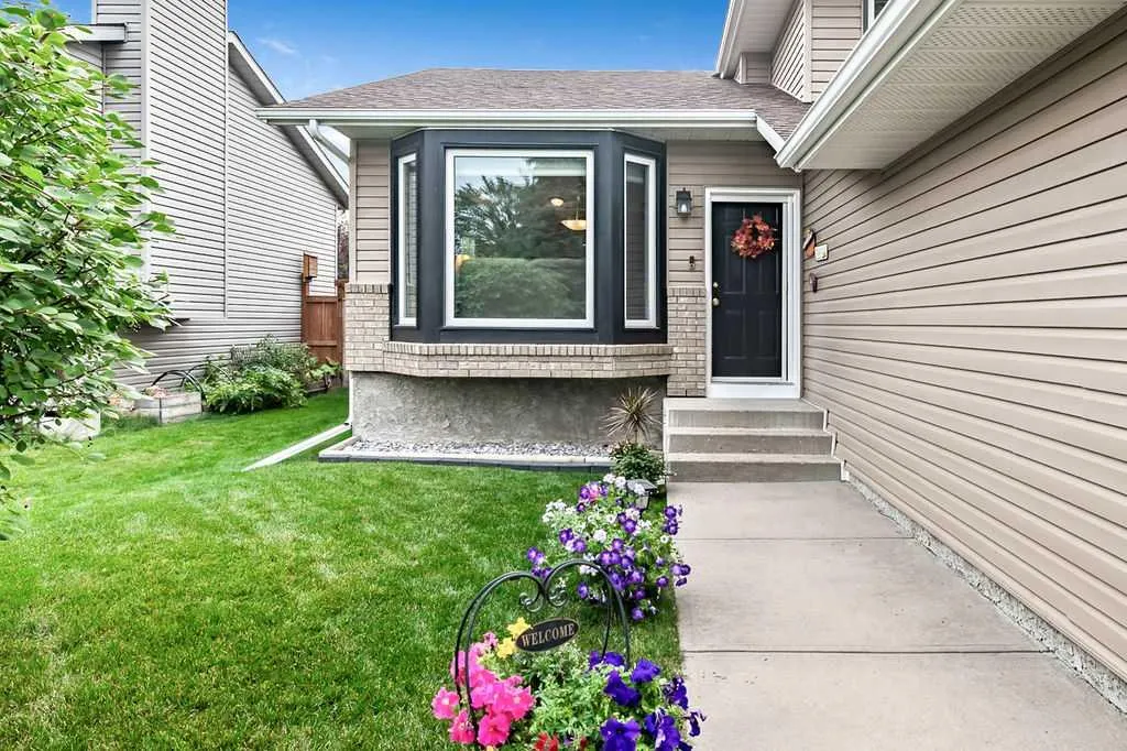 206 Tanner Drive SE