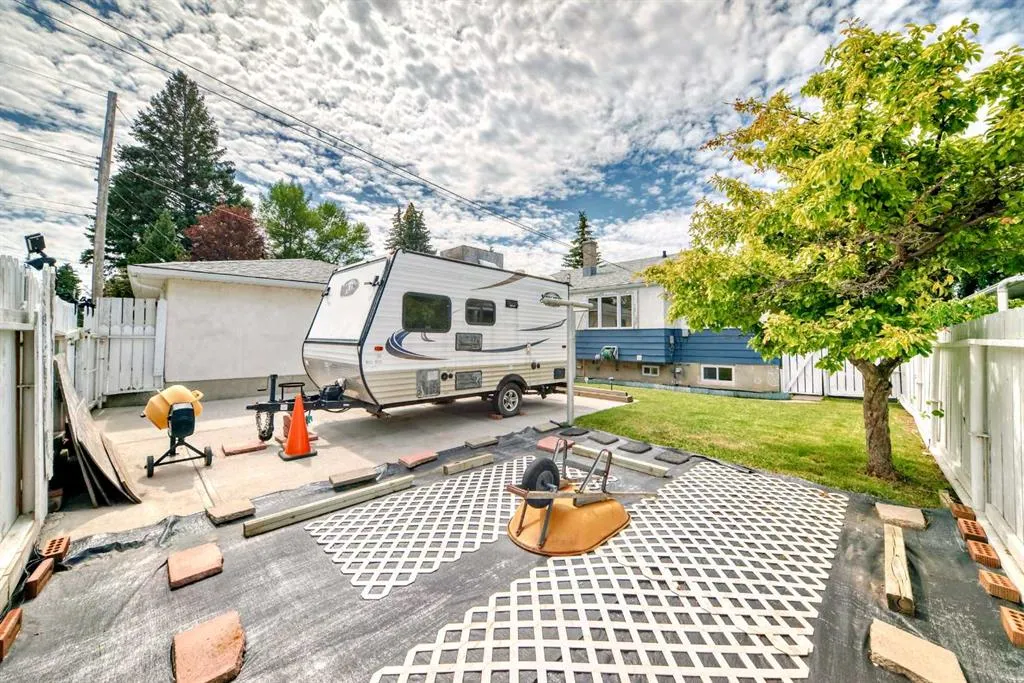 220 Cardiff Drive NW