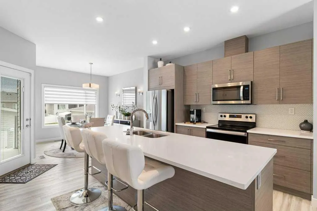 69 Ellington Crescent
