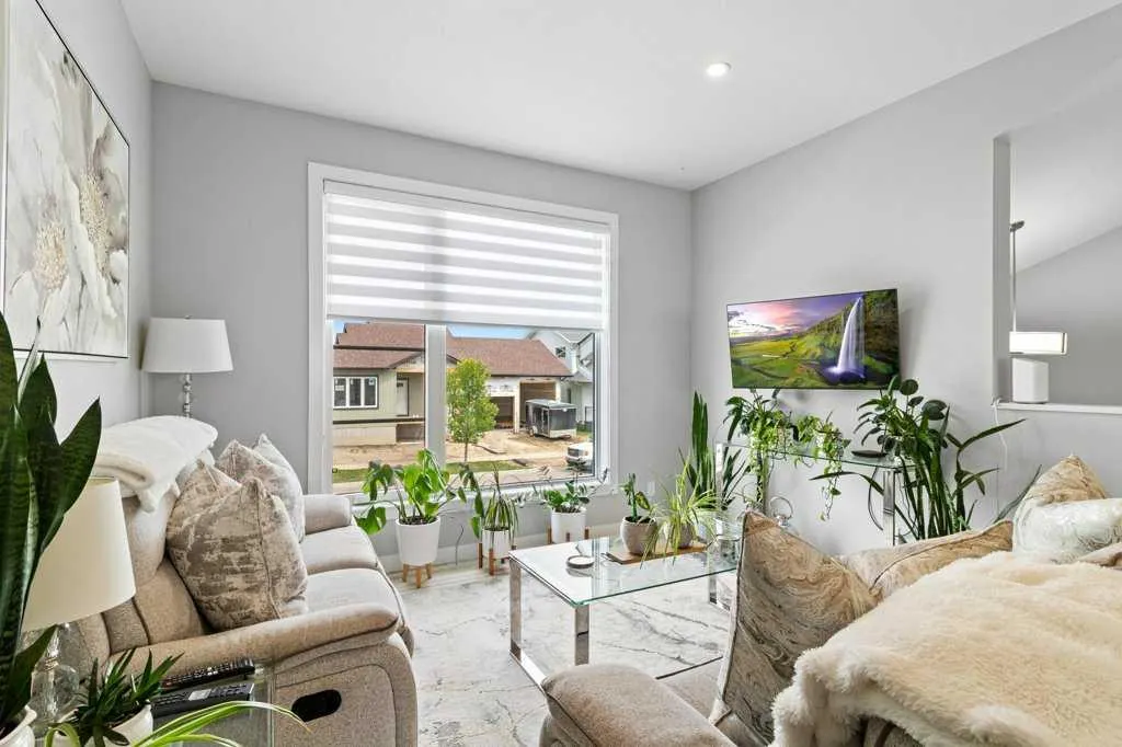69 Ellington Crescent