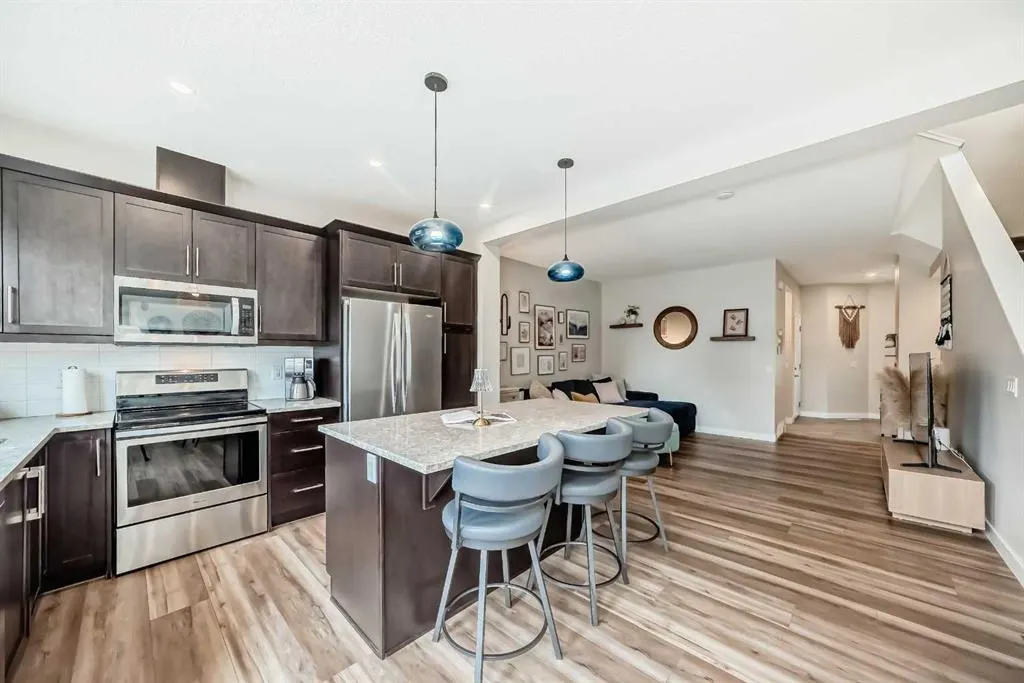 106 Kingfisher Crescent SE