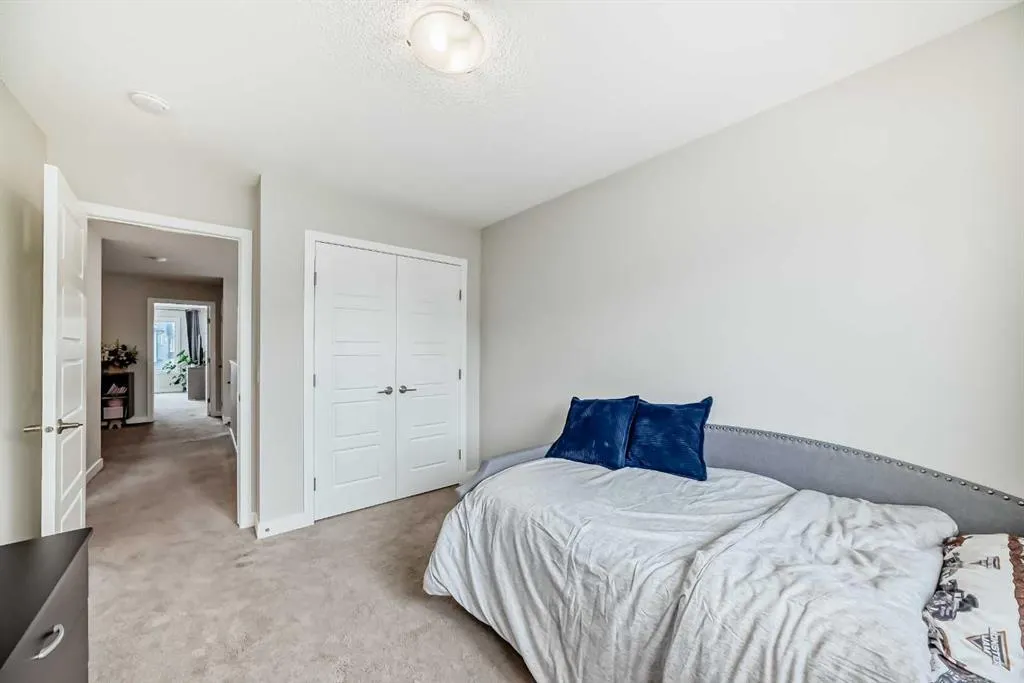 106 Kingfisher Crescent SE