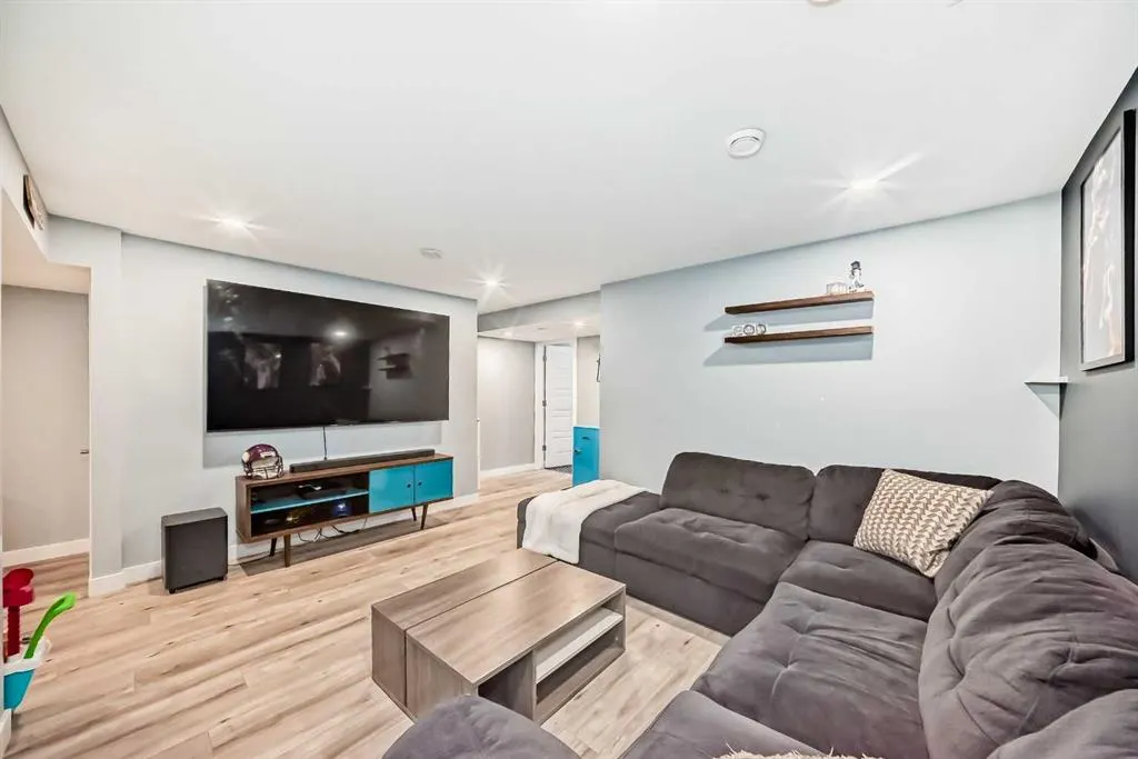 106 Kingfisher Crescent SE