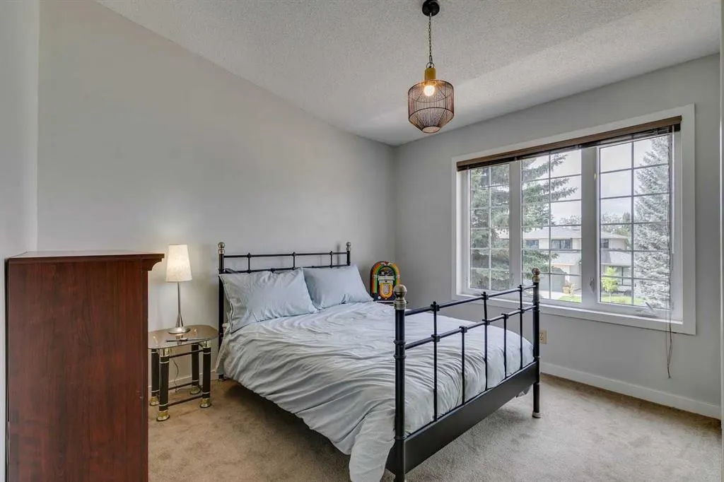 2108 Douglasbank Crescent SE